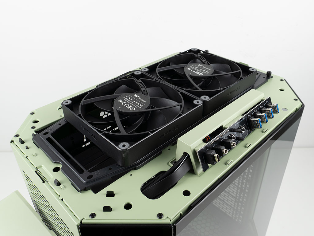 Корпус-аквариум для мощного игрового ПК Thermaltake The Tower 600